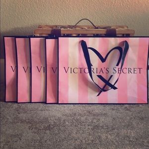 🛑SOLD LOCAL🛑Victoria secret  paper shopping bags